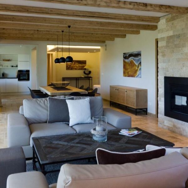 Villa Signature Living Room Tile