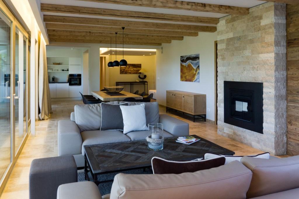 Villa Signature Living Room Tile